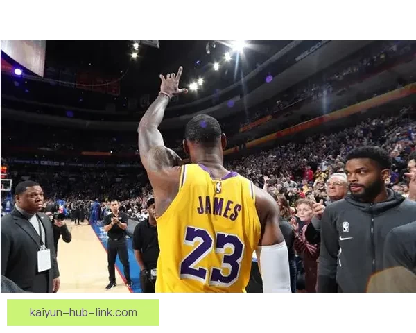 雷迪克称球队限制艾顿海斯三分詹姆斯表现依旧令人惊叹